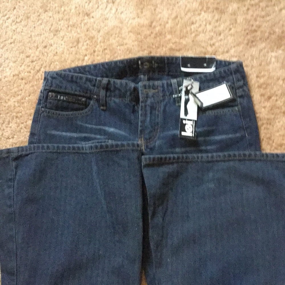 Juniors NWT dark blue jeans size 9